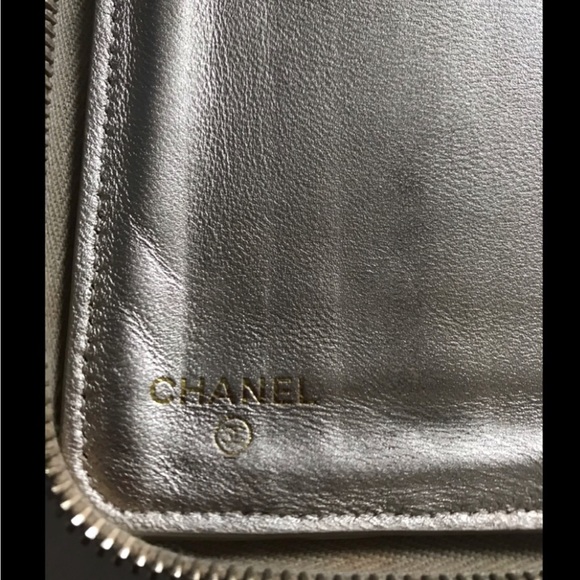 🌻4xHP!🌻 Auth. Chanel Gold Quilted Zip Wallet - Picture 5 of 16